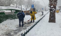 Kahramanmaraş’ta Yaya Yolları Kardan Arındırılıyor