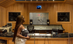 Şarkı sözlerinde en zengin sözcük çeşitliliğine sahip müzik türü hangisi? Metal  Hip Hop  Elektronik Dans  Pop