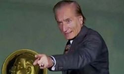 Hababam sınıfı filmlerinde külyutmaz Necmi karakteri hangi dersin öğretmenidir?