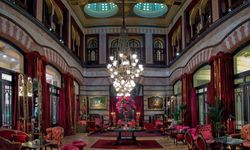 Pera Palace Oteli Hangi Romanda Mekân Olarak Yer Almaz?