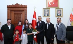 Onikişubat’ta 23 Nisan Geleneği Sürdü: Başkan Koltuğu Minik Halil Sami’ye Emanet