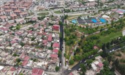 Kahramanmaraş'ta Depremde Zarar Gören Yollar Sıcak Asfaltla Yenileniyor