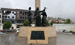 Kahramanmaraş'ta Atatürk ve Sütçü İmam Heykelleri Meydana Döndü