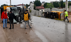 Kahramanmaraş’ta Kamyon Devrildi! Sürücü Araçta Sıkıştı