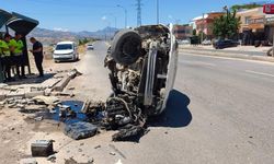 Kahramanmaraş’ta Otomobil Devrildi, Sürücü Mahsur Kaldı!