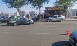 Kahramanmaraş'ta Ehliyetsiz Sürücü Kazaya Neden Oldu! 6 Araç Hasar Gördü