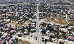 Kahramanmaraş Elbistan’da Çilingir Caddesi sıcak asfaltla yenileniyor