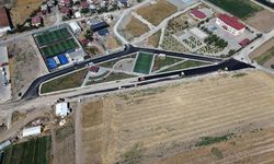 Kahramanmaraş’ta altyapının bozduğu yola neşter: Sıcak asfaltla kaplanıyor