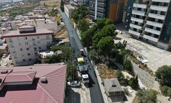 Kahramanmaraş’ta 1,5 Kilometrelik Cadde Sıcak Asfaltla Yenileniyor