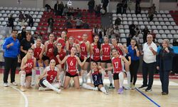 Kahramanmaraş’ta Filenin Sultanları Esti Geçti: Antepia Karşısında Net 3-0!