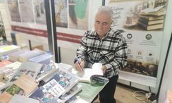 Kahramanmaraş Kitap Fuarı'nda "Kitapçı Baba" Rüzgârı: Ahmet Sandal 40 Eseriyle Okurlarla Buluştu!