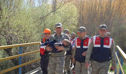 Ormanda kaybolan minik çocuk 16 saat sonra bulundu