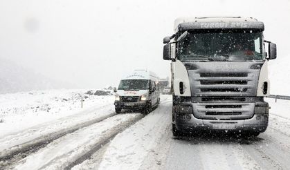 Kahramanmaraş'ta ulaşıma kar engeli