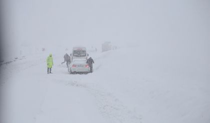 Kayseri yolu ulaşıma kapandı