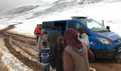 Kahramanmaraş kar yağışı nedeniyle mahsur kalan 30 yaylacı kurtarıldı