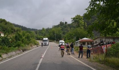 Kahramanmaraş'ta kamyon devrildi