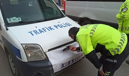 Kahramanmaraş'ta polis aracının motor kısmına giren kedi kurtarıldı!