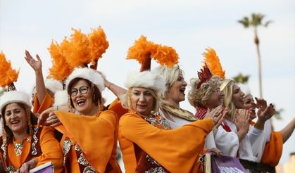Adana 10. Uluslararası Portakal Çiçeği Karnavalı kortej geçişiyle başladı