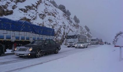 Püren Geçidi'nde 7 km kuyruk