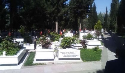 Şehitliği ziyaret edip hatim duası okudular