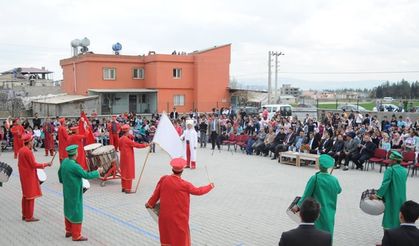 Mahkumlardan oluşan mehter takımı, ilk konserini öğrencilere verdi