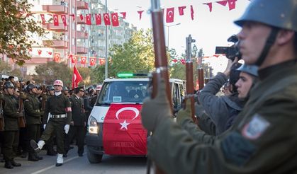 Şehit Uzman Çavuş Halil Karakuşoğlu son yolculuğuna uğurlandı