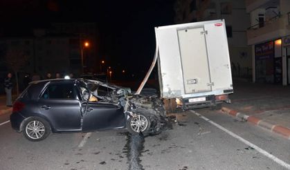 Alkollü sürücü, hurdaya dönen otomobilden sağ çıktı