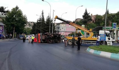 Kahramanmaraş'ta vinç devrildi