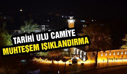 Tarihi Ulu Camiye muhteşem ışıklandırma