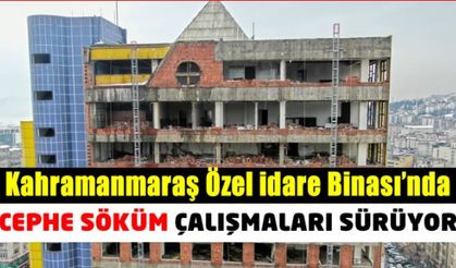 Kahramanmaraş'taki 18 katlı yapıda cephe söküm çalışmaları devam ediyor.