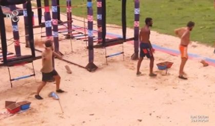 Survivor Serkay ve Semih arasında bayrak fırlatma kavgası görüntüleri