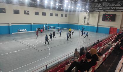 Kahramanmaraş'ta '24 Kasım Öğretmenler Günü' Voleybol Turnuvası Başladı!