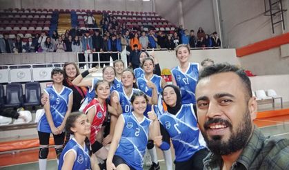 Kahramanmaraş Şehit İlhan Güleç Anadolu Lisesi Voleybol Turnuvasında Yarı Finalde!