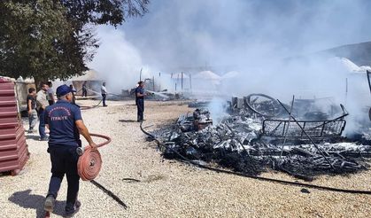 Kahramanmaraş'ta Korkutan Yangın: Depremzedelerin Kaldığı 12 Çadır Kül Oldu!