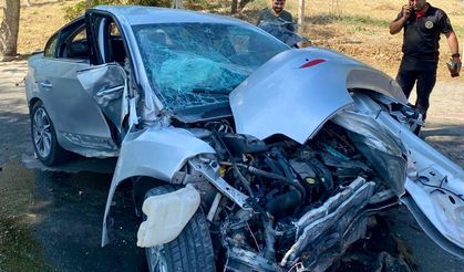 Kahramanmaraş'ta Trafik Kazası: Sürücü Hurdaya Dönen Araçtan Yaralı Kurtuldu