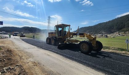 Kahramanmaraş Andırın’da 6 Mahalleyi Bağlayan Yol Onarılıyor