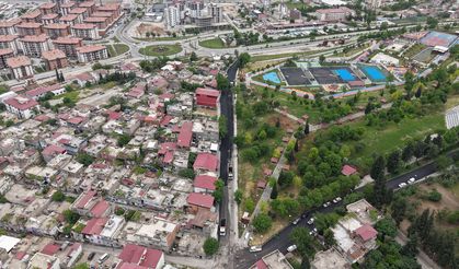 Kahramanmaraş'ta Depremde Zarar Gören Yollar Sıcak Asfaltla Yenileniyor