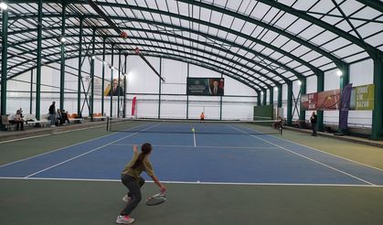 Kahramanmaraş’ta Tenis Heyecanı Başladı! 62 Sporcu Kortta Ter Dökecek