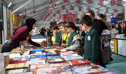 Kahramanmaraş Kitap Fuarı’nda Renkli Görüntüler! Minik Okurlar KAFUM’a Akın Etti