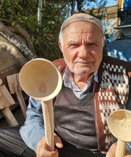 Kahramanmaraşlı Osman Usta, 60 Yıllık Geleneksel Tahta İşçiliğini Yaşatıyor