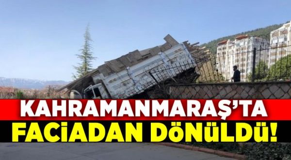 Kahramanmaraş'ta freni patlayan tahta yüklü kamyon duvara çarptı!