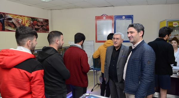 KSÜ Rektörü Prof. Dr. Niyazi Can Avşar Erkek Yurdundaki Öğrencilerle Sahur Yaptı