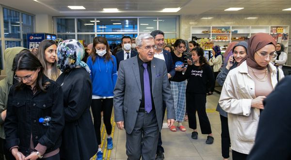 KSÜ Rektörü Prof. Dr. Niyazi Can Kız Yurdunda Öğrencilerle İftar Yaptı