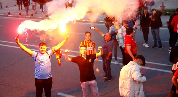 KAYSERİ - Kayserisporlu taraftarlar Türkiye Kupası finali için yola çıktı