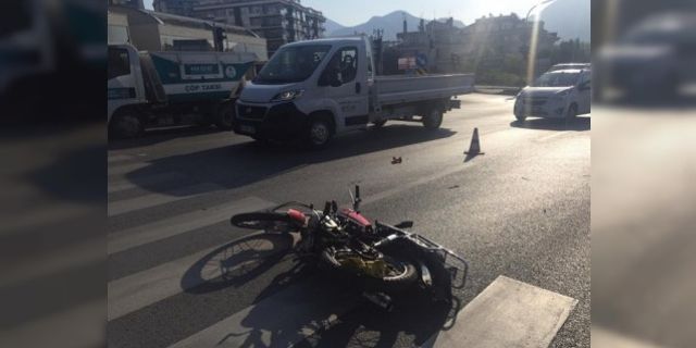 Otomobille motosiklet çarpıştı: 1 ağır yaralı