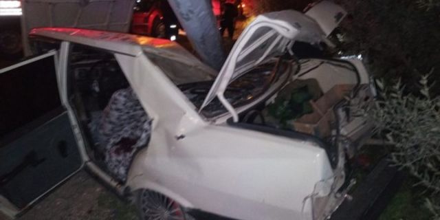 Antalya'da otomobil direğe çarptı sürücüsü öldü