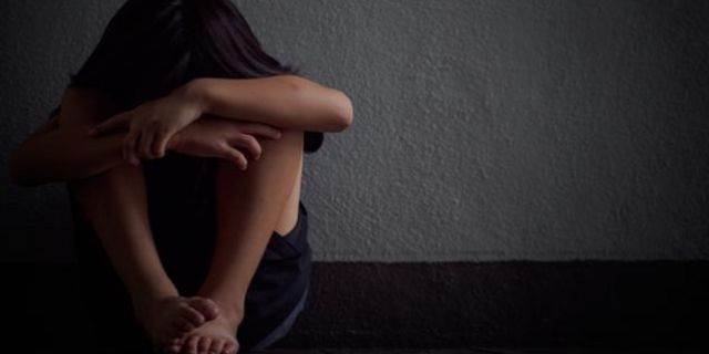 Takdir Belgesi Karşılığında Kız Öğrencilere Cinsel İstismarda Bulundu