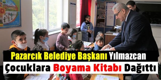 Pazarcık Belediye Başkanı İbrahim Yılmazcan çocuklara boyama kitabı dağıttı