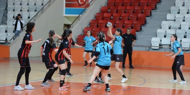 Kahramanmaraş'ta Hentbol Küçük Kadınlar Türkiye final müsabakaları başladı