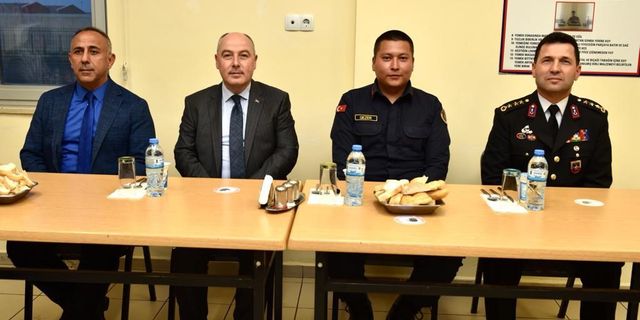 Ömer Faruk Coşkun Türkoğlu'nda Mehmetçiklerle İftar Yaptı